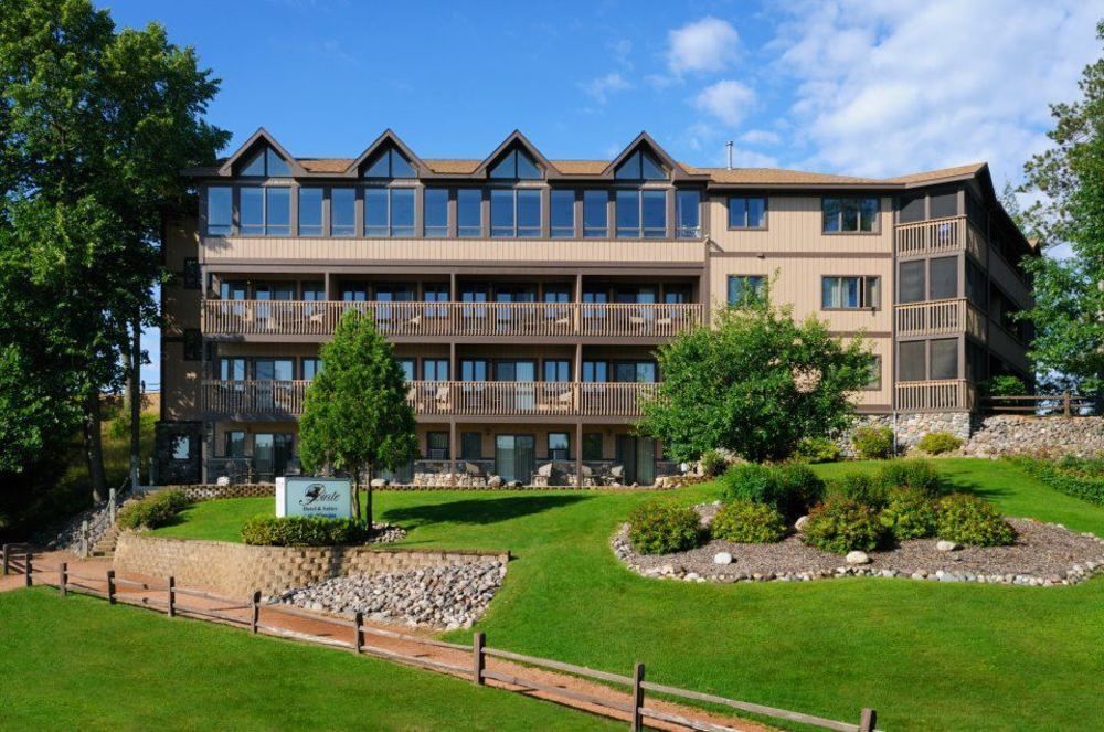 The Pointe Hotel And Suites Миноккуа Экстерьер фото
